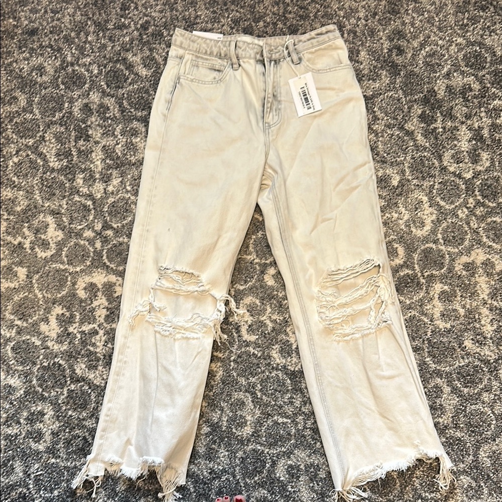 Vervet grey Boyfriend Jeans with Distressed Knees and Frayed Hem NWT